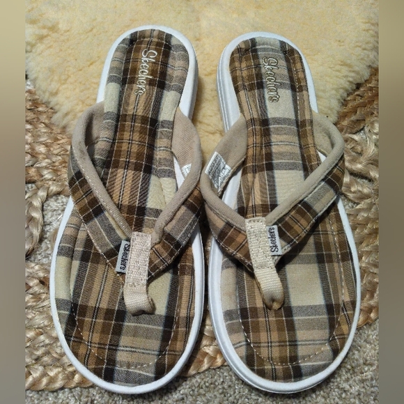 Sketchers memory foam Sandals (Bundle) - Picture 3 of 8